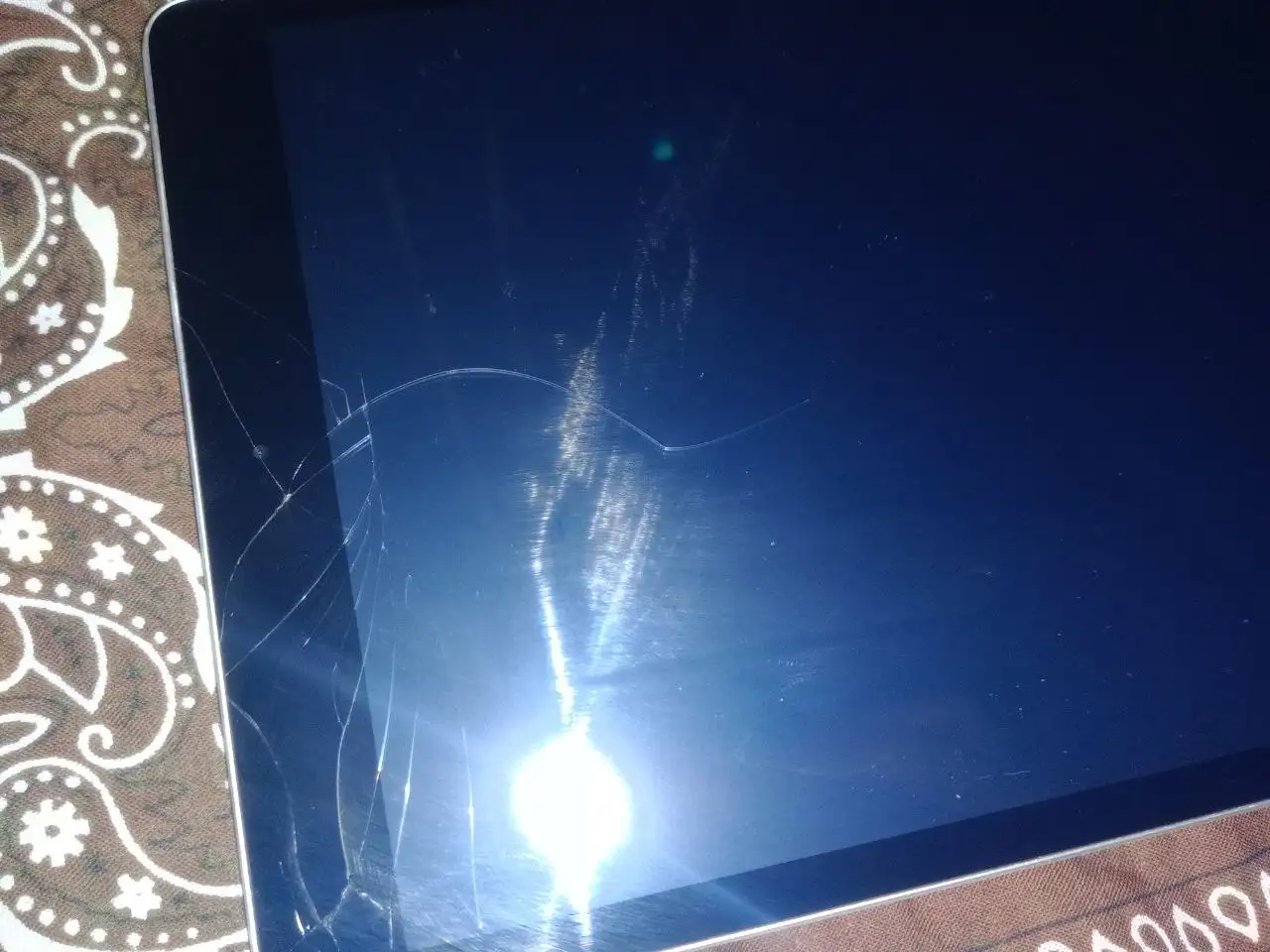 IPad 9 разбитым экраном - Планшеты (Электроника) в Рыбинск