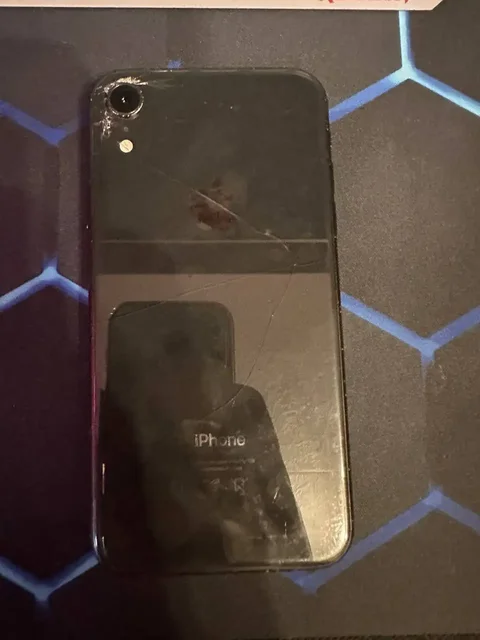 iPhone XR с битой задней крышкой - частное объявление в Рыбинск