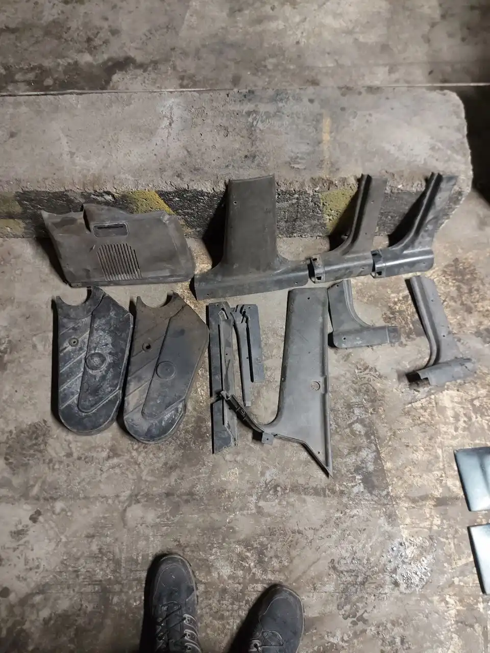 Продам заднюю спинку дивана ВАЗ 01-07 и куплю зимнюю резину на ВАЗ r13