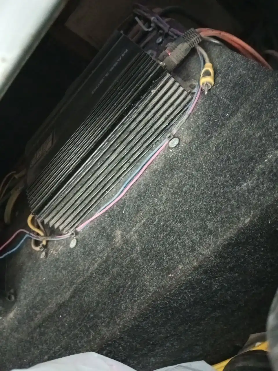 Продам сабвуфер и усилитель