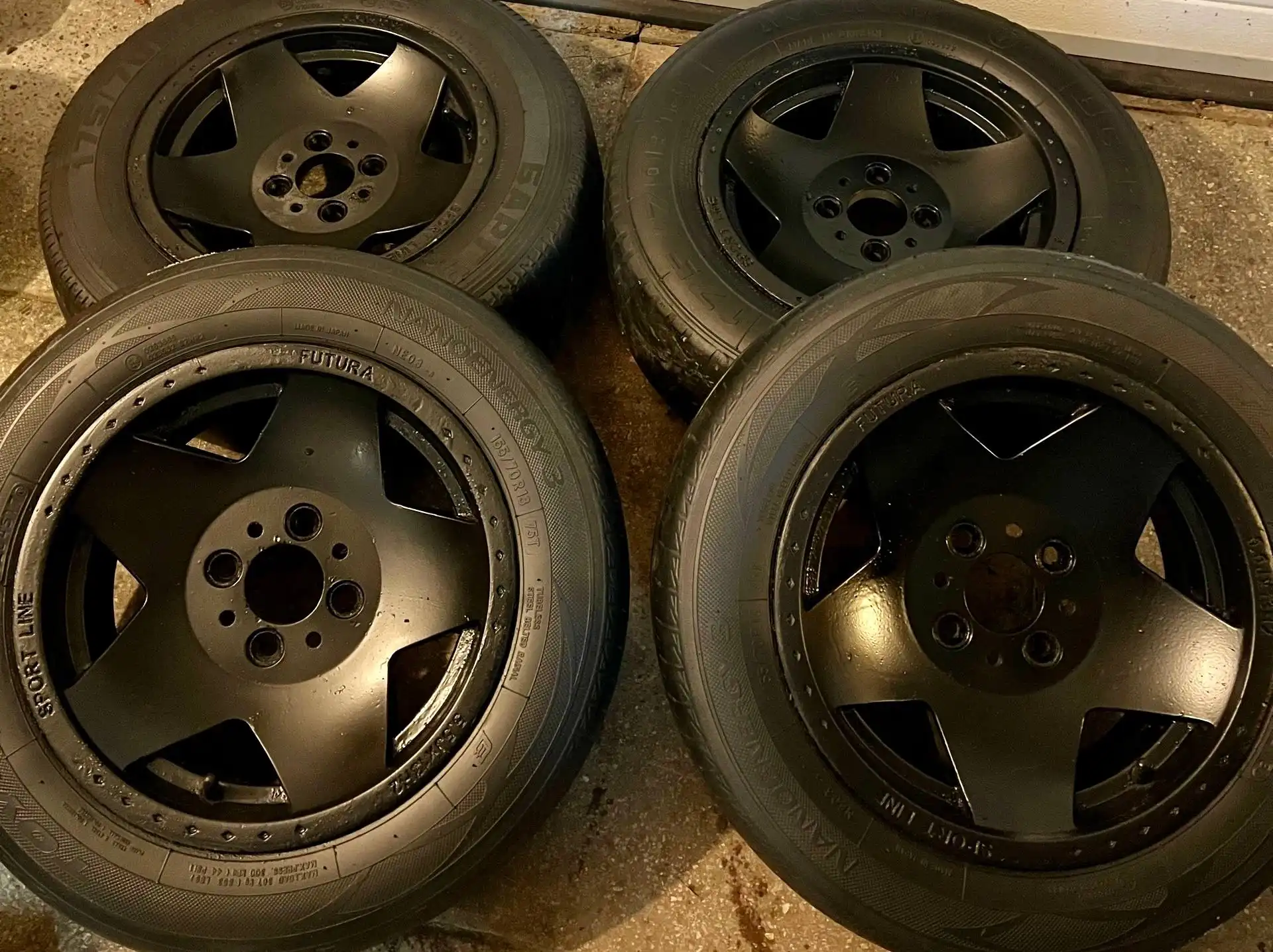 Продам диски с резиной на ВАЗ Futura Sportline R13