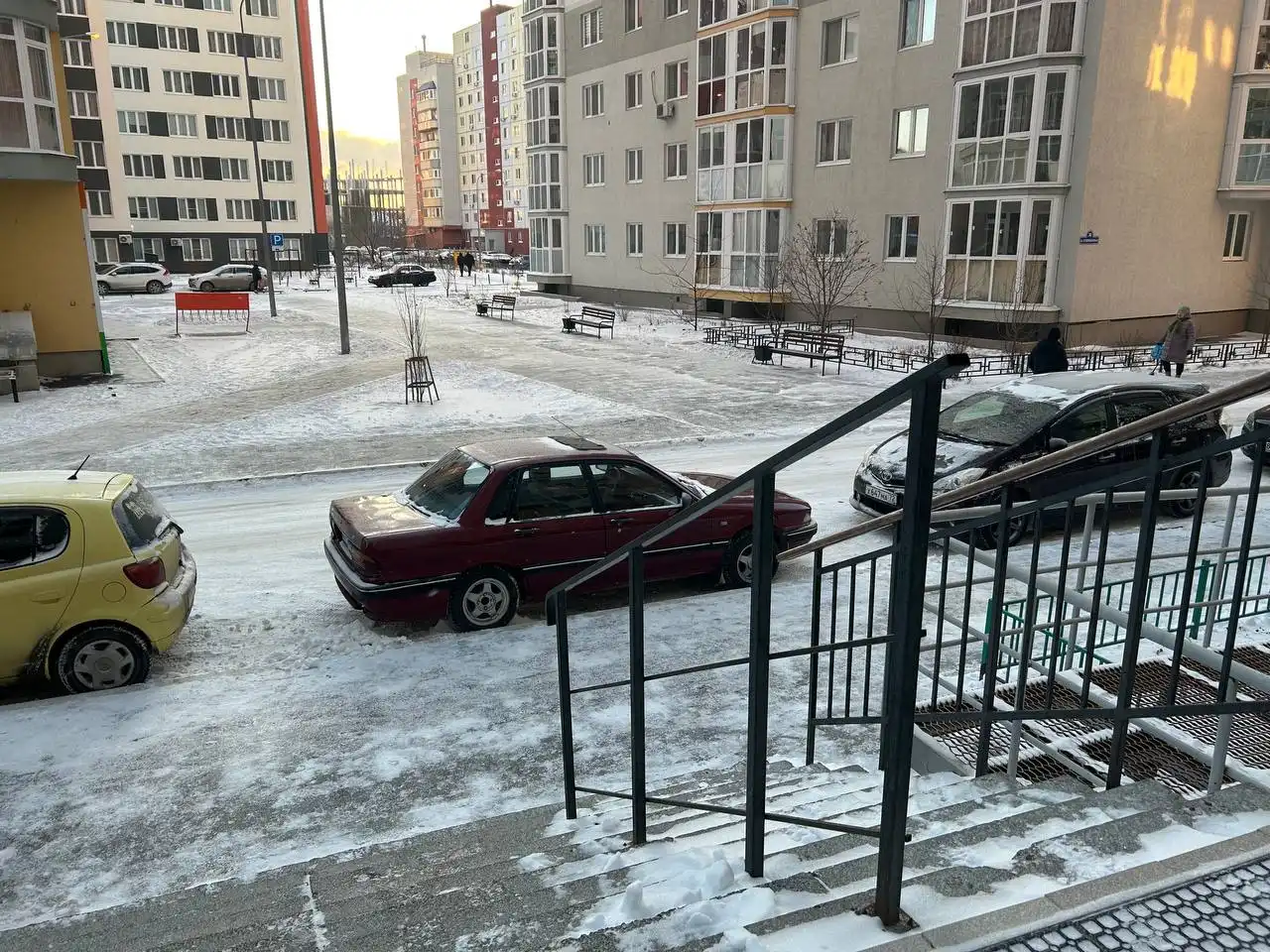 Mitsubishi с полным ходом и двумя комплектами колес