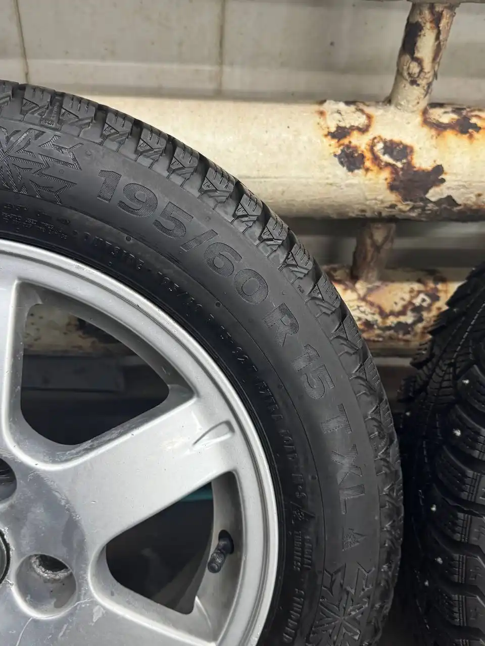 Продам резину с дисками R15 для Lancer 9