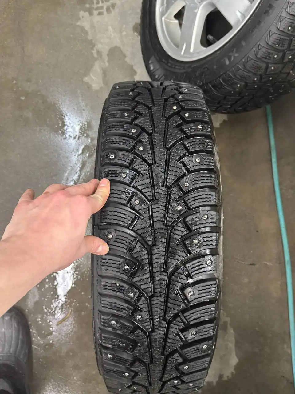 Продам резину с дисками R15 для Lancer 9