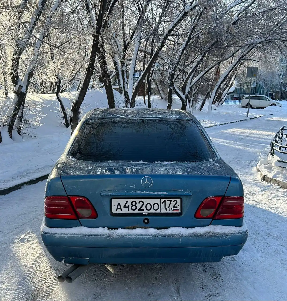 Mercedes-Benz E200 1996 года