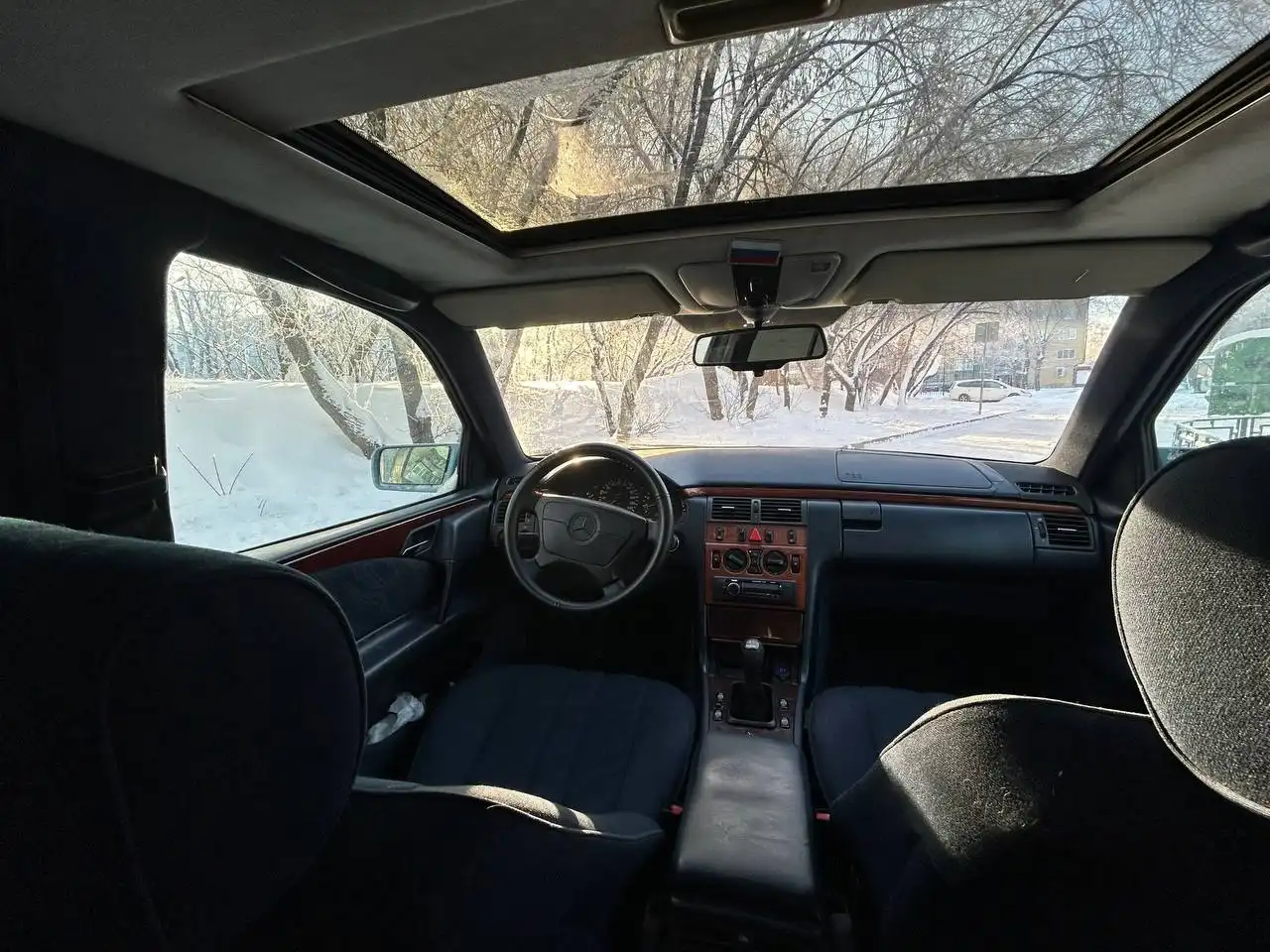 Mercedes-Benz E200 1996 года