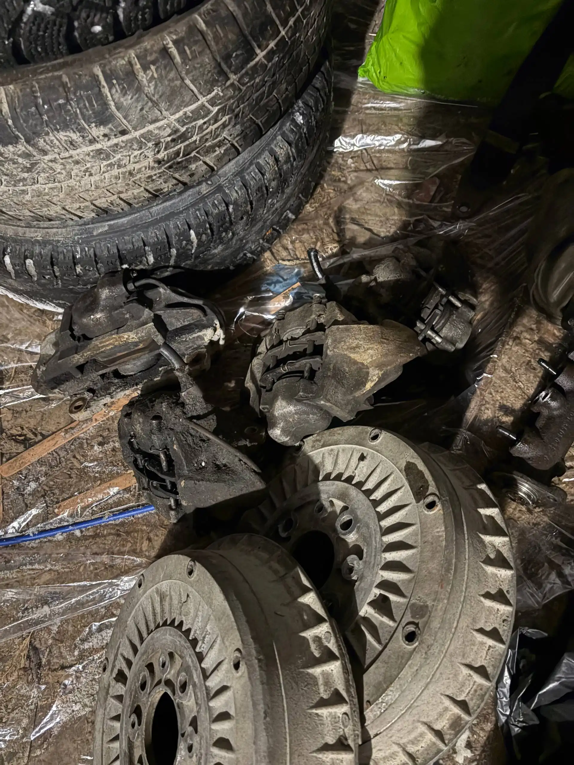 Разбор автомобилей: моторы и коробки передач - Автомобильные запчасти (Запчасти) в Тюмень