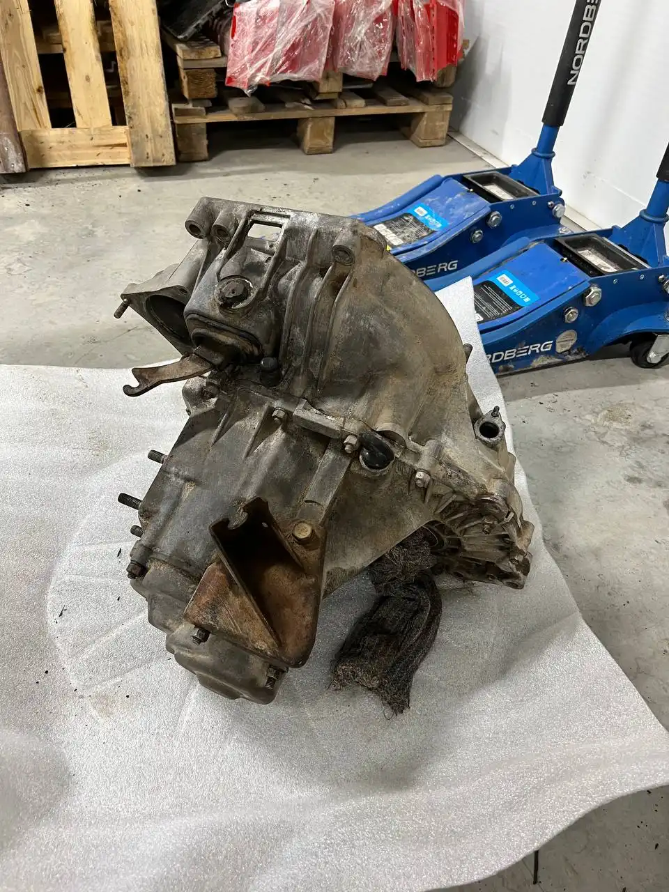 Продам рабочую деталь снятую с автомобиля - Автозапчасти (Запчасти) в Тюмень