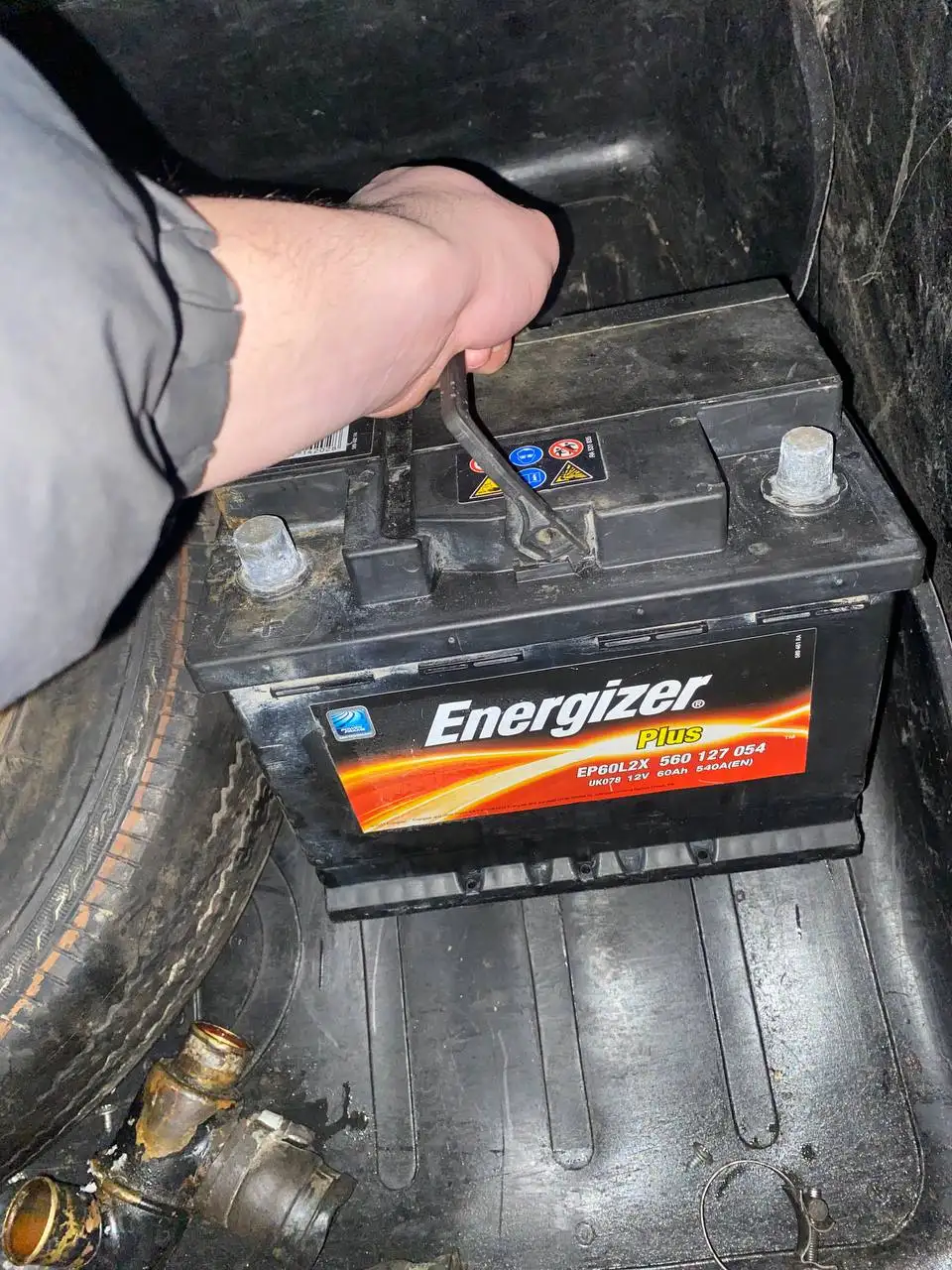 Аккумулятор 1.5 и Курилка 5 соток рабочая - Автозапчасти (Авто) в Тюмень