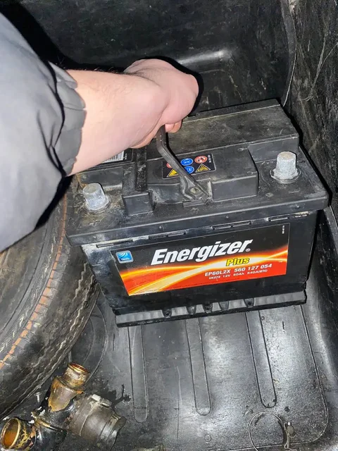 Аккумулятор 1.5 и Курилка 5 соток рабочая - Прицепы в Тюмень