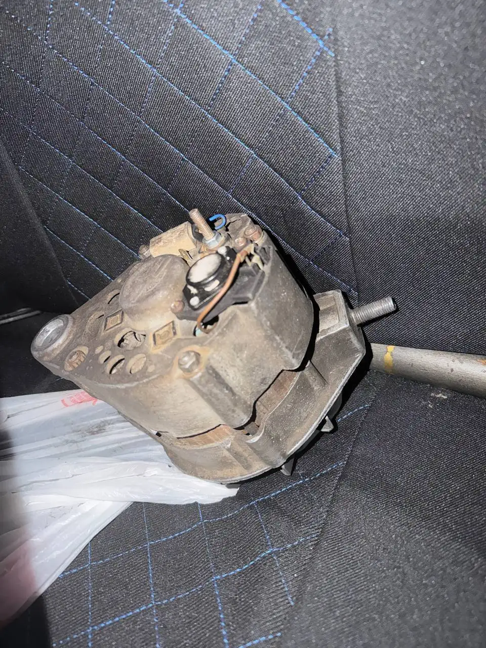 Продам генератор от ВАЗ 2107 - Автозапчасти (Запчасти) в Тюмень