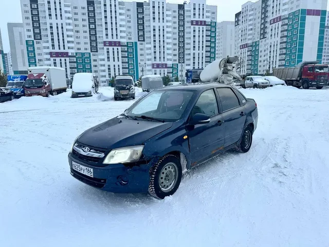 Продается Лада Гранта после ДТП с дефектами - Авто в Тюмень