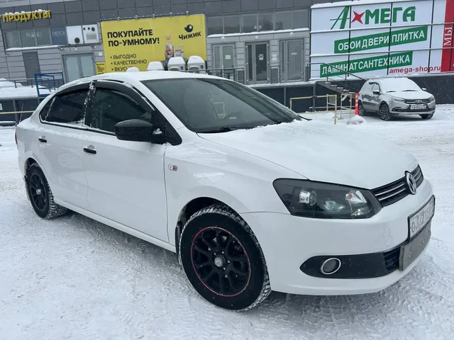 Volkswagen Polo 1.6 механика 2013 года - Мотоциклы и мототехника в Тюмень