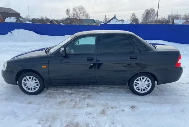 Продажа автомобиля Lada Priora 2011 года - Автобус в Тюмень