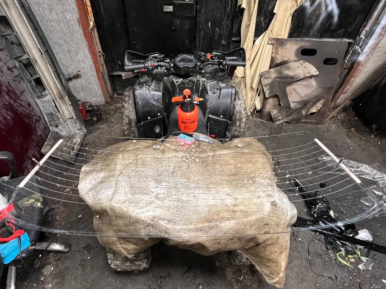 Заднее стекло классика с подогревом - Автостекла (Запчасти) в Тюмень