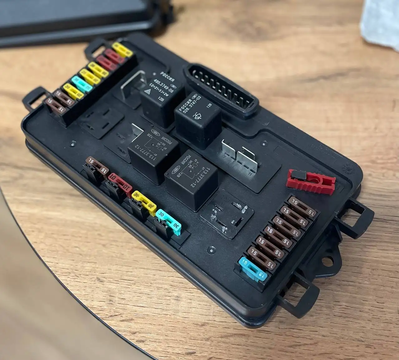 Продажа нового блока предохранителей 2114 - Автозапчасти (Запчасти) в Тюмень