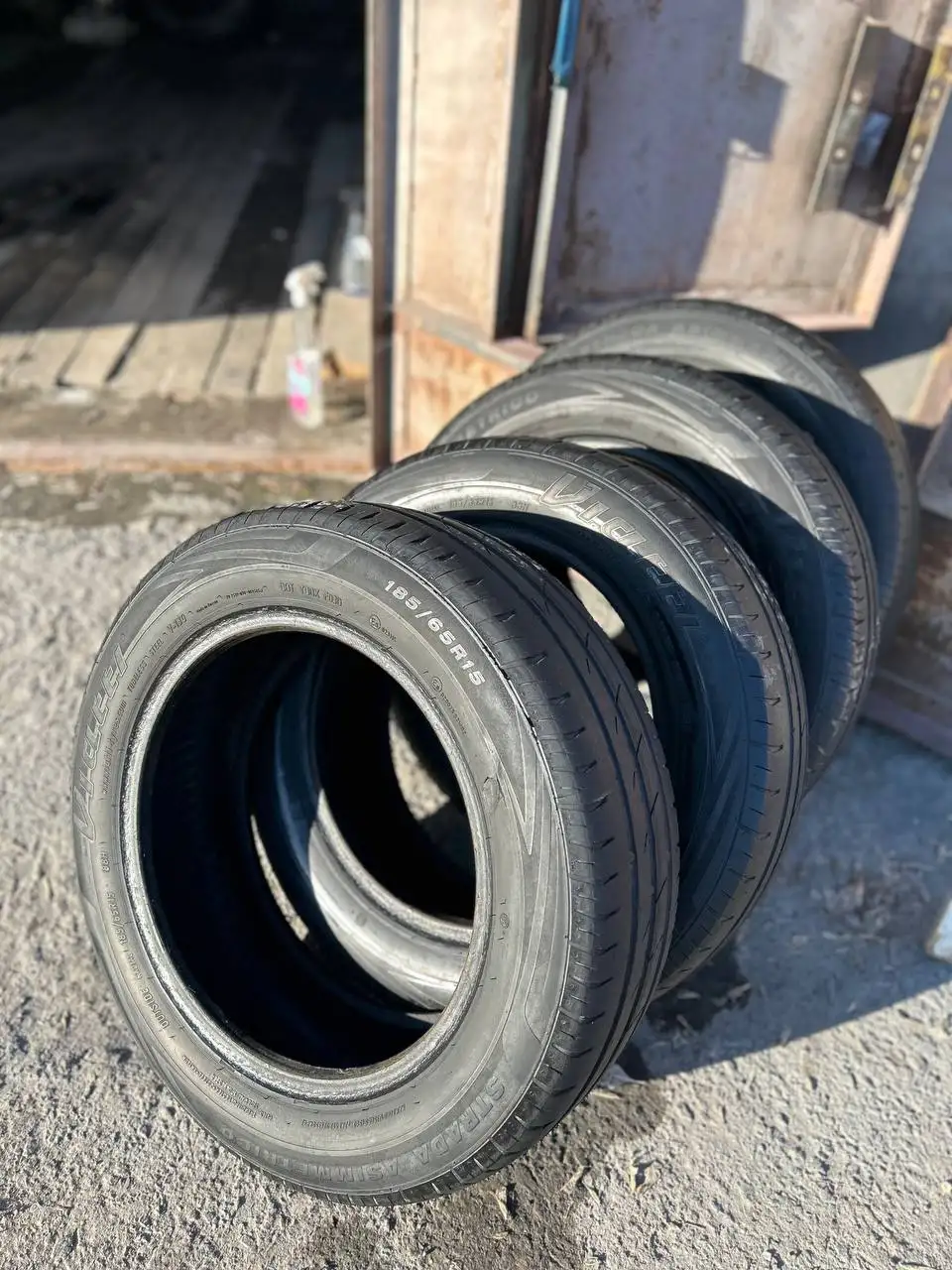 Комплект шин 185/65/15 и 3 покрышки 205/55/16 - Шины и диски (Авто) в Тюмень