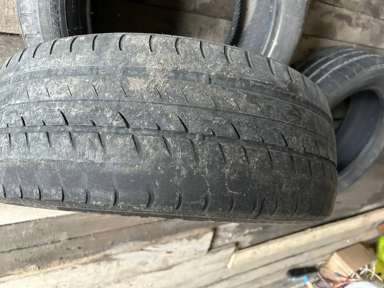 Комплект шин 185/65/15 и 3 покрышки 205/55/16 - Шины и диски (Авто) в Тюмень