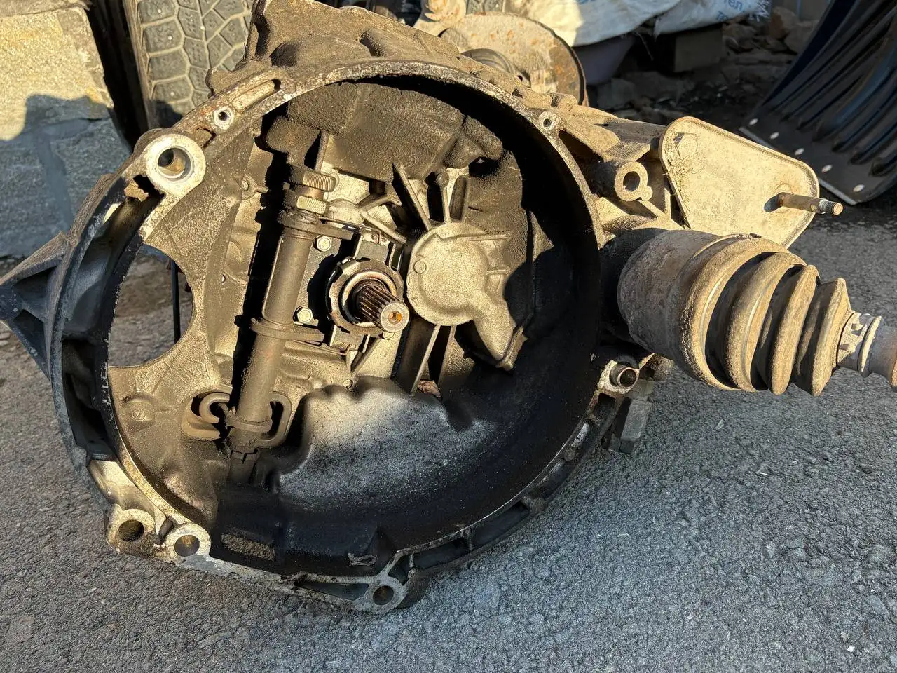 Запчасти для автомобиля в Тюмени - Автомобильные кузовные детали (Запчасти) в Тюмень