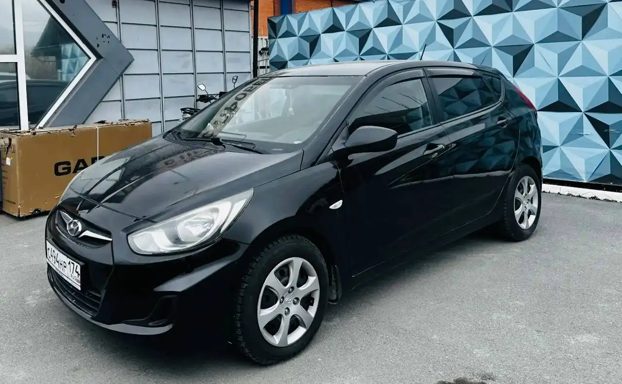 Hyundai Solaris 2011 года с АКПП, 1.6 л, 3 владельца - Легковые автомобили (Авто) в Тюмень