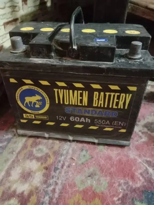 Аккумулятор автомобильный в хорошем состоянии - Запчасти (Авто) в Тюмень