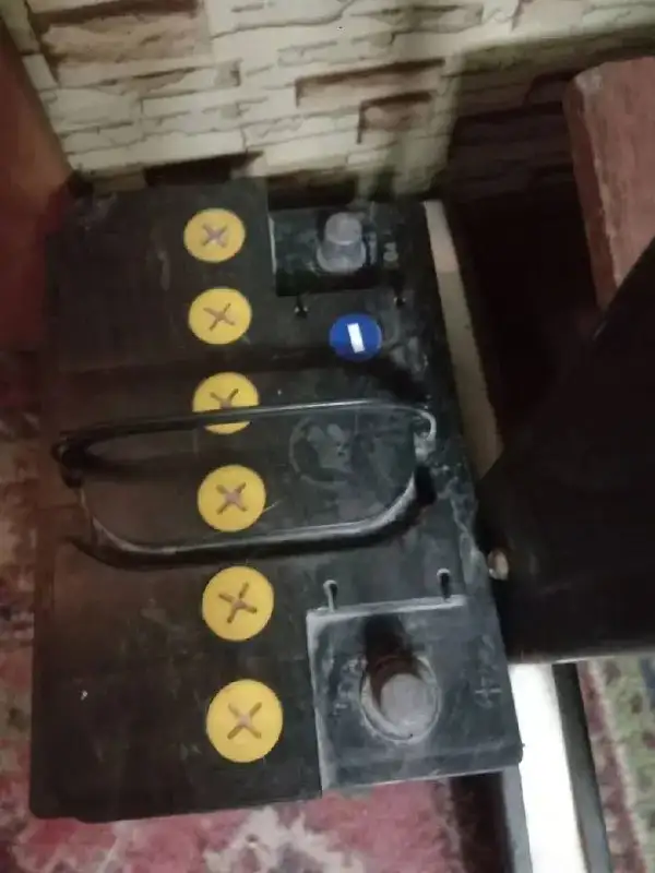 Аккумулятор автомобильный в хорошем состоянии - Запчасти (Авто) в Тюмень