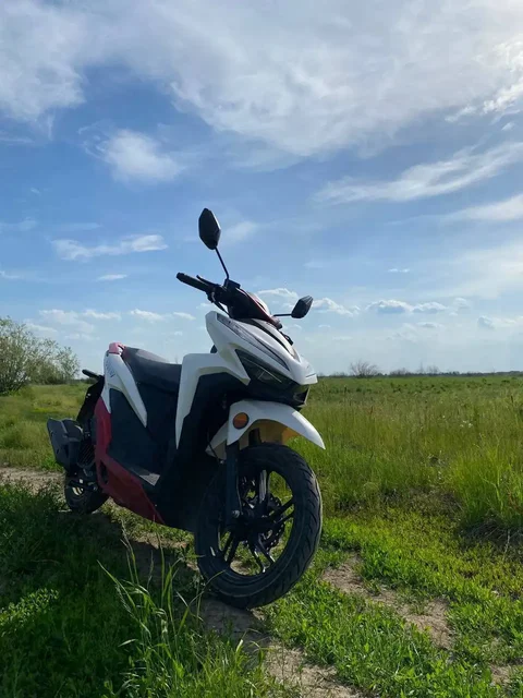 Продажа Vento Inferno 200 Replica Honda Click скутера - Прицепы в Тюмень