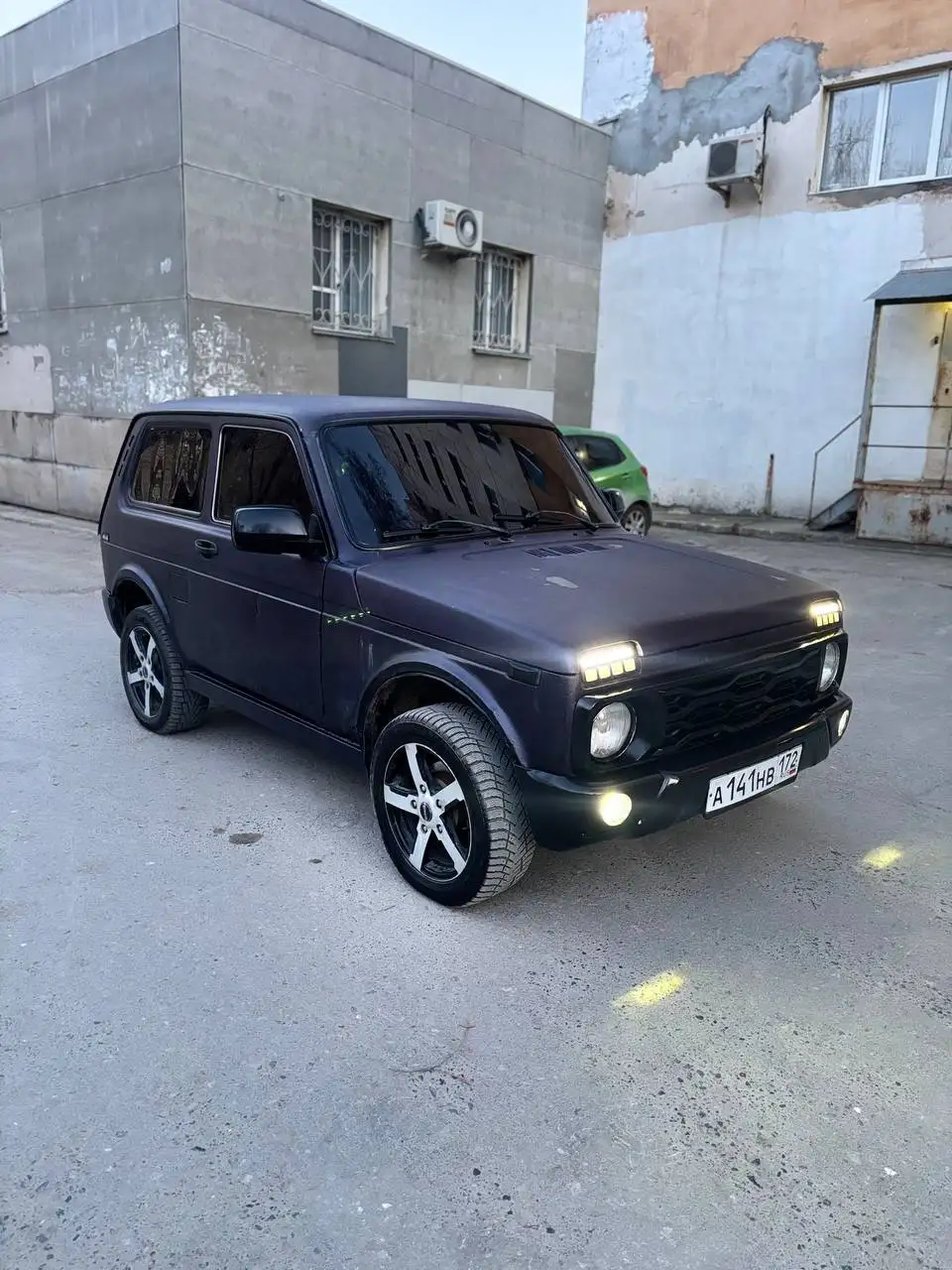 Автомобиль 2001 года, инжектор, полный ход, два стеклоподъемника, чистая документация, на учете - Авто в Тюмень