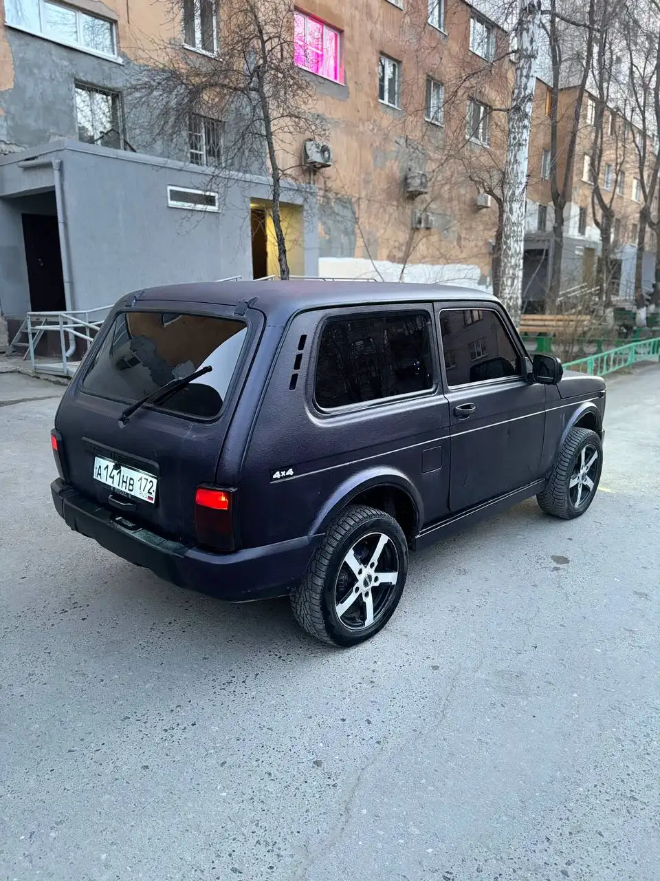 Автомобиль 2001 года, инжектор, полный ход, два стеклоподъемника, чистая документация, на учете - Авто в Тюмень