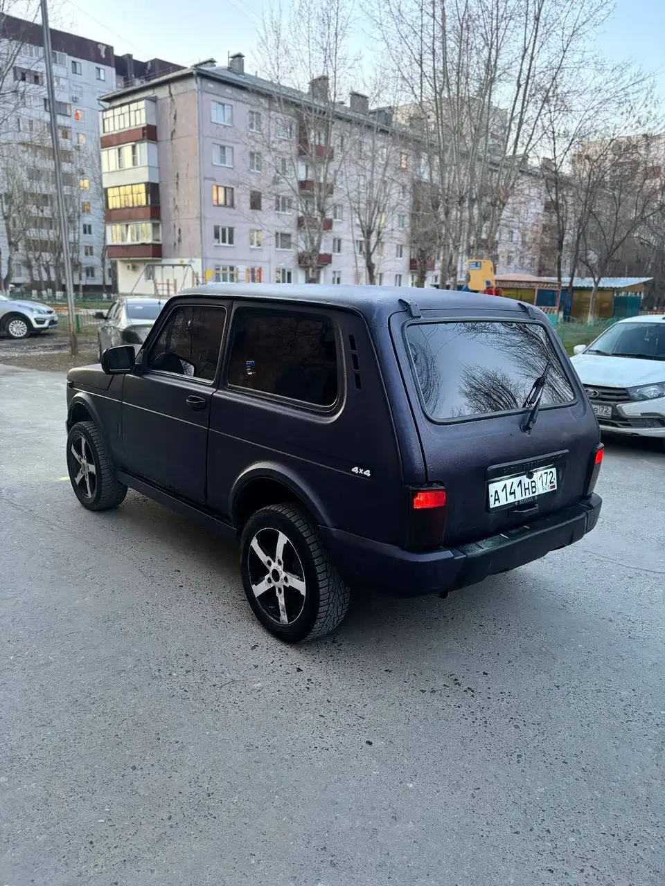 Автомобиль 2001 года, инжектор, полный ход, два стеклоподъемника, чистая документация, на учете - Авто в Тюмень