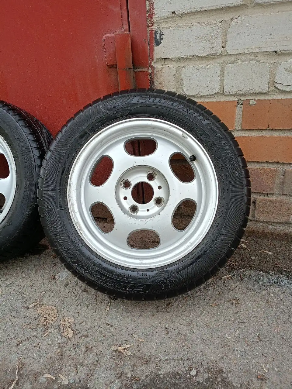 Диски VSMPO 14R с резиной на Астру - Шины и диски (Авто) в Тюмень