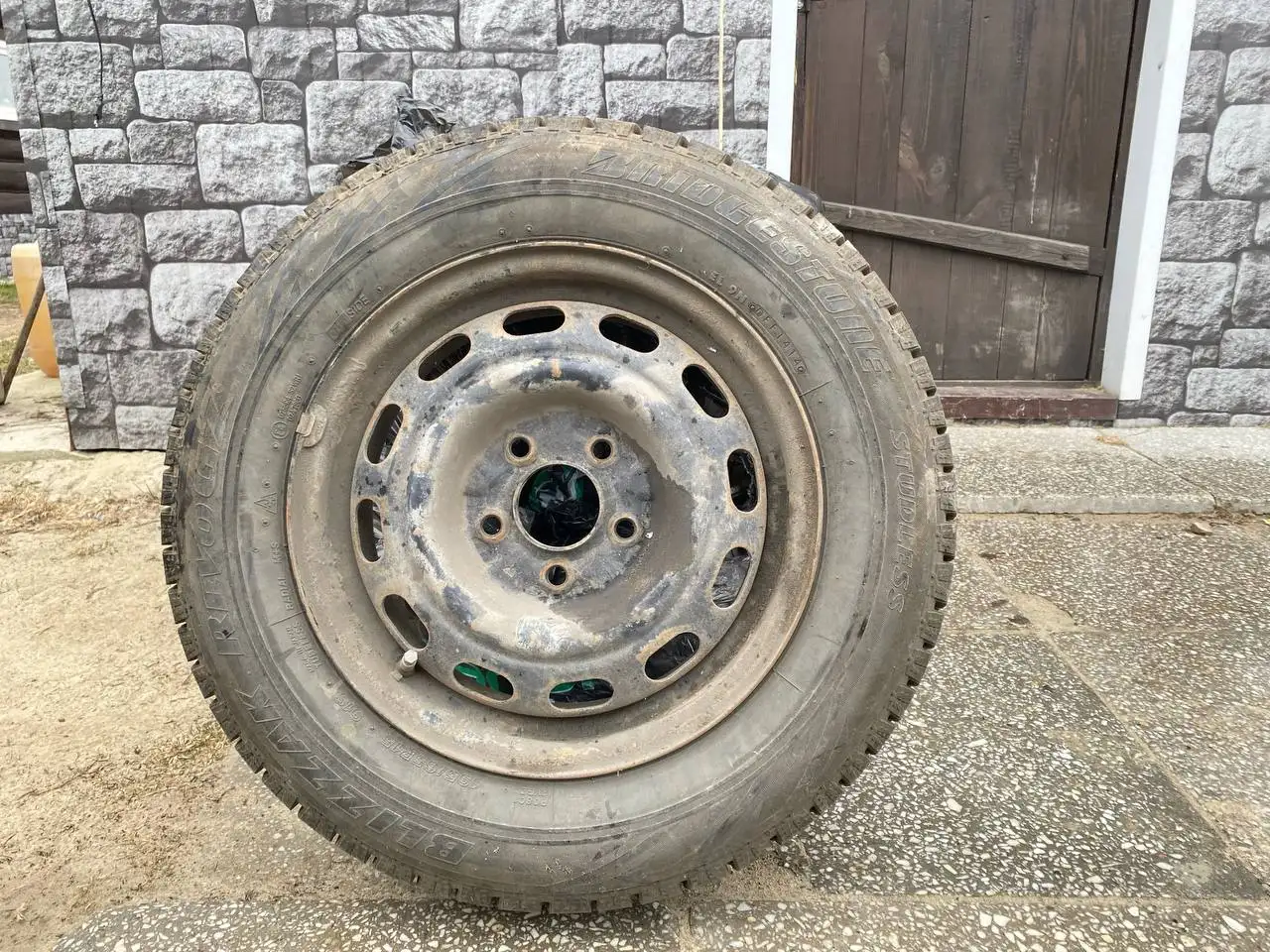Продам комплект колес - Шины и диски (Авто) в Тюмень