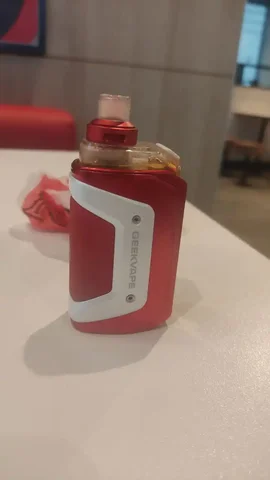 Продам Хиро на весне - Верхняя одежда в Магнитогорск