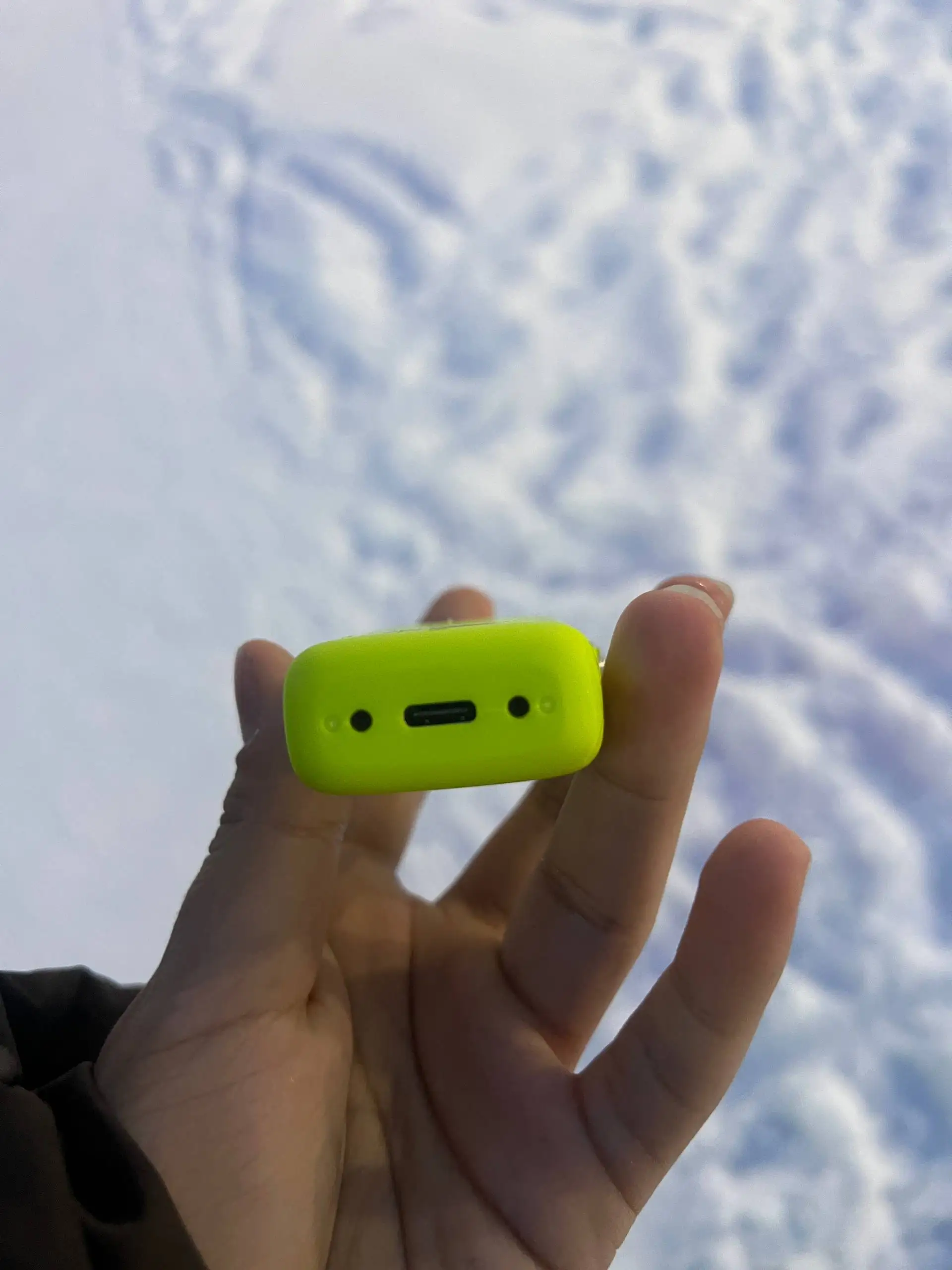 Продам комплект с зарядником - Комплект с зарядником (Электроника) в Магнитогорск