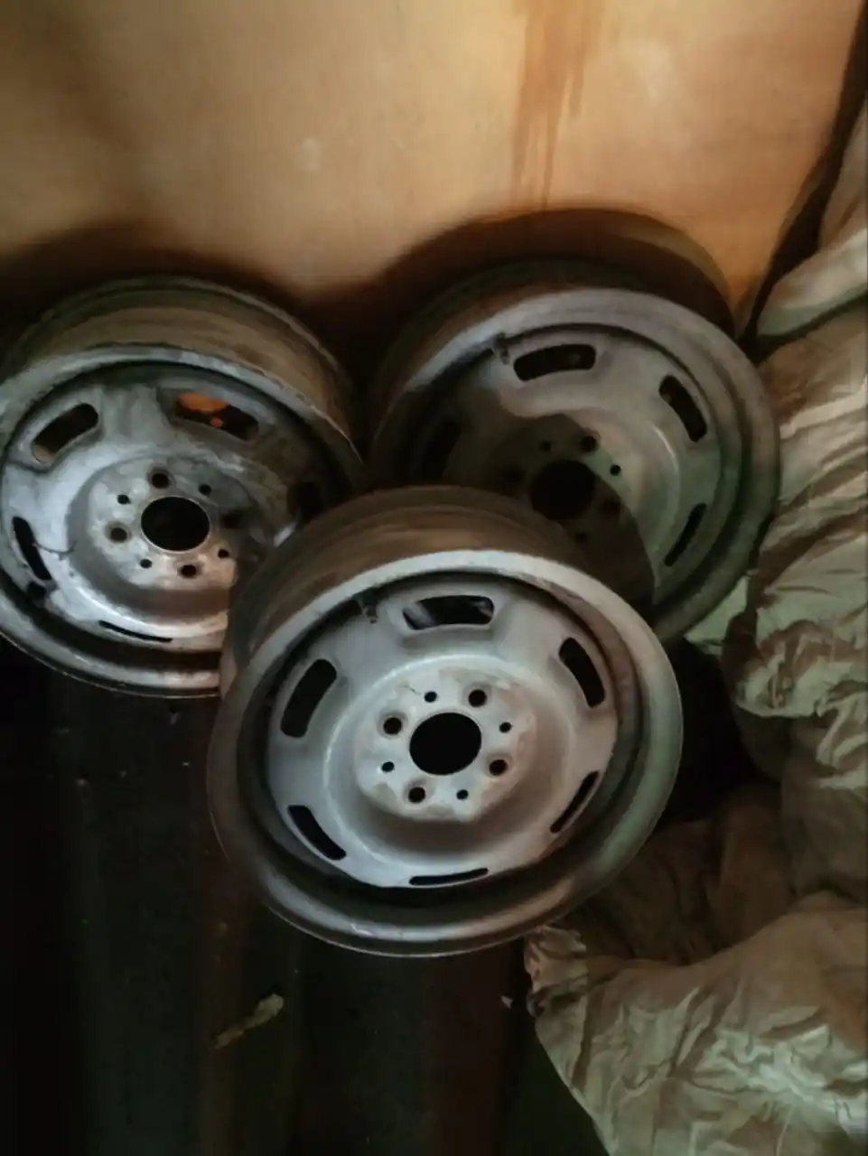 Продажа зимней резины и запчастей