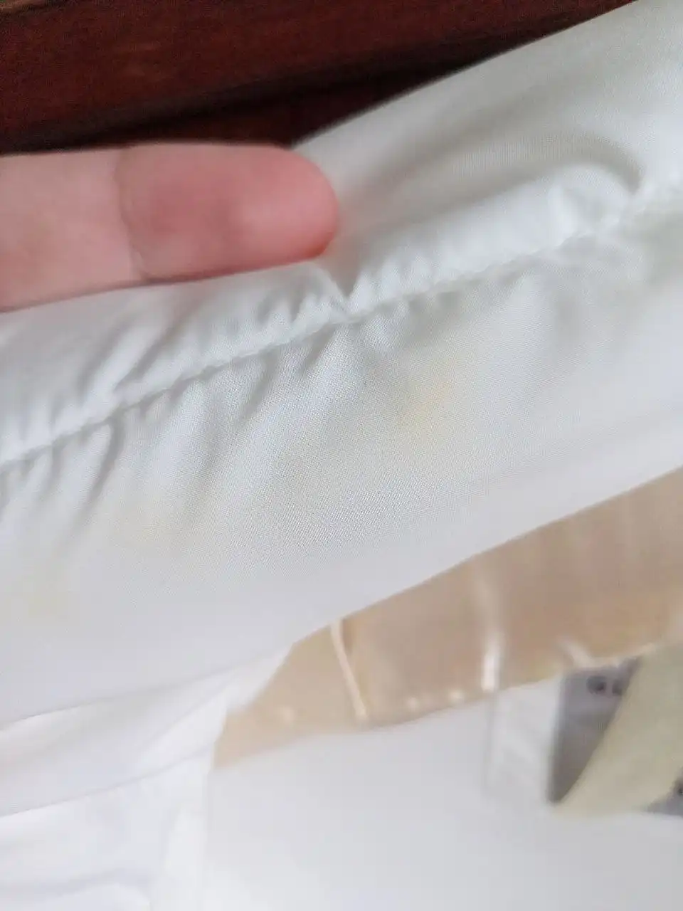 Продажа женских курток и шапок