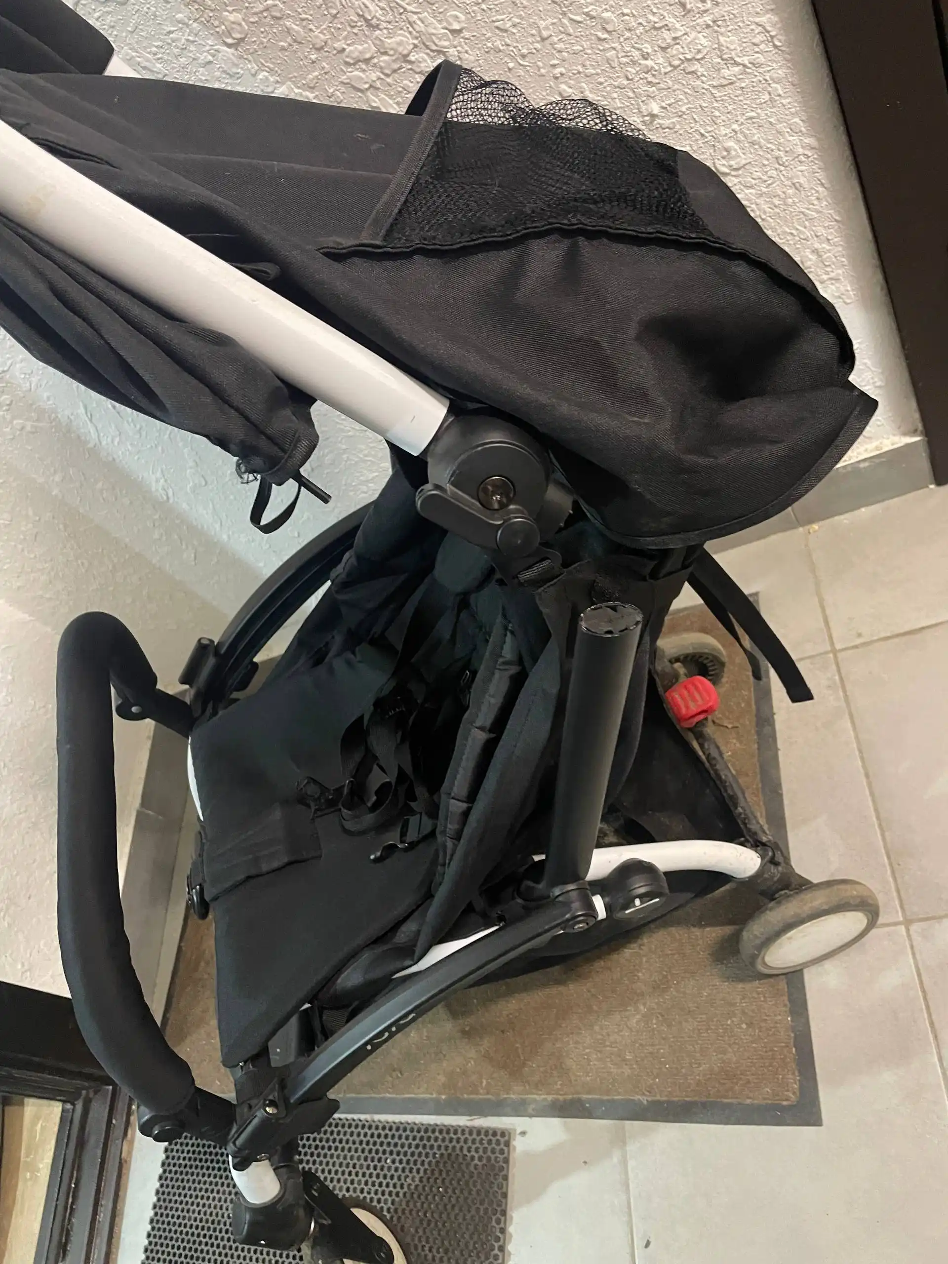 Коляска Yoya с поломанной ручкой