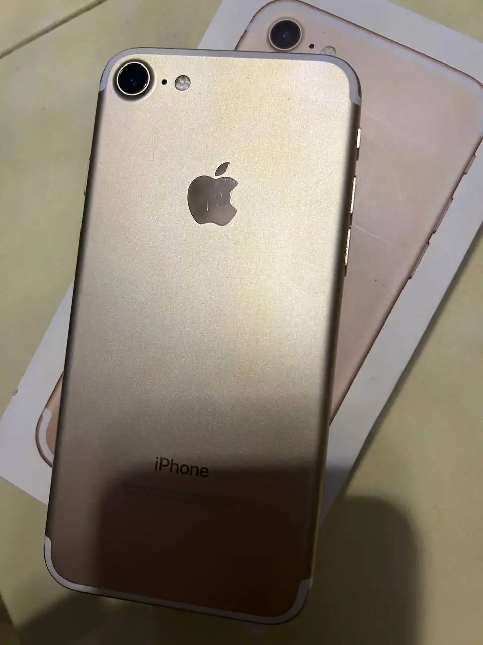 Продажа техники iPhone 7, утюжок Charisma, колонка JBL Flip 6