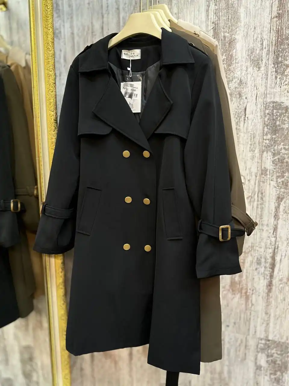 Тренч черный с медными пуговицами