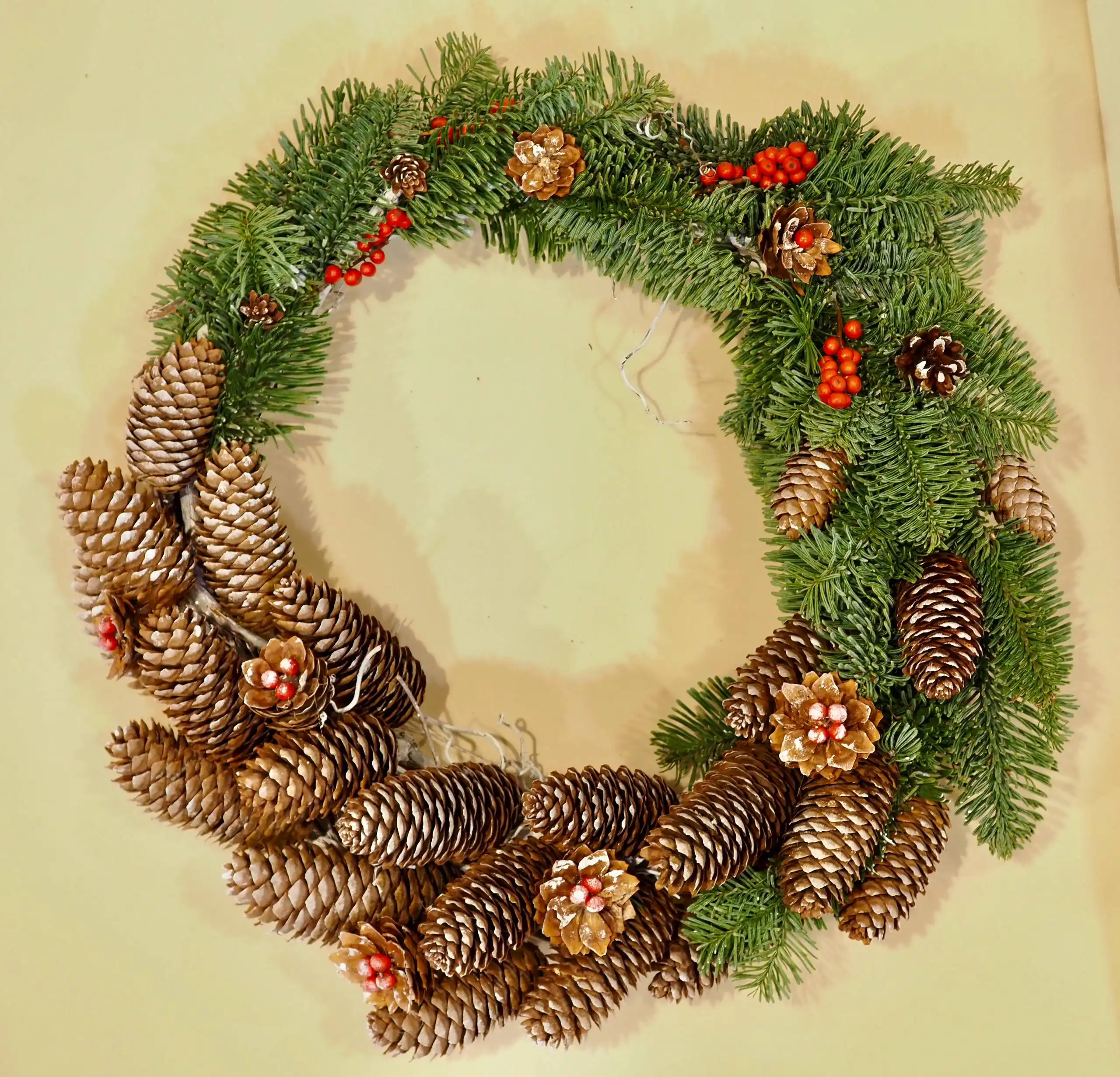 Новогодний венок ручной работы