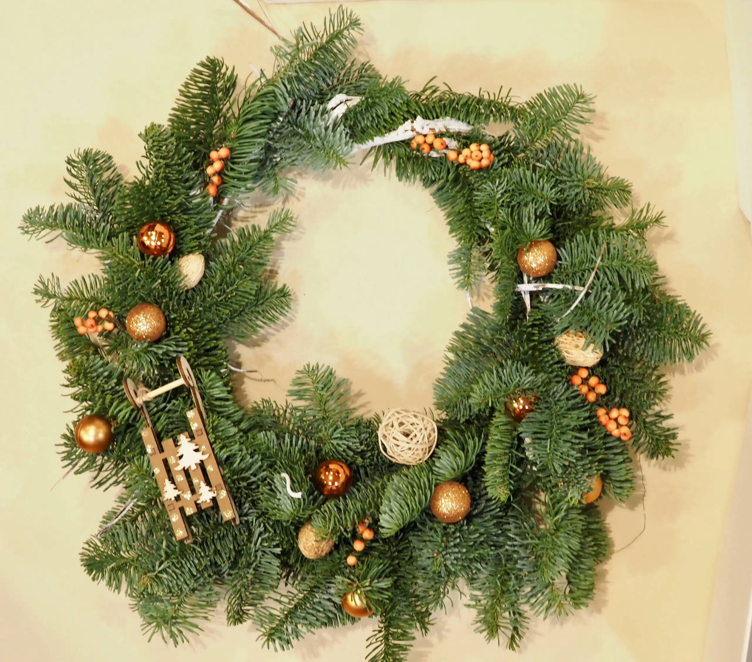 Новогодний венок ручной работы