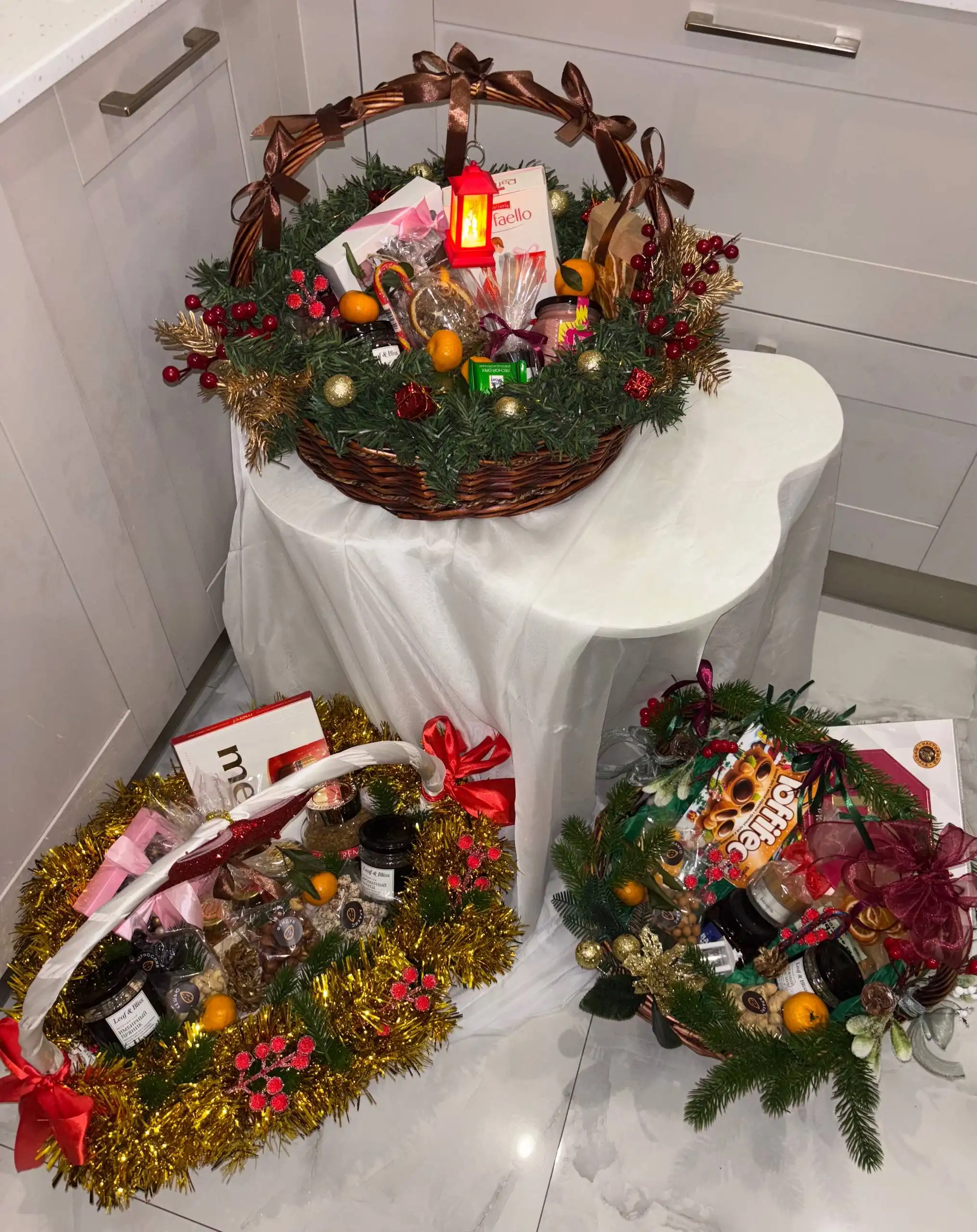 Новогодние корзины со сладостями