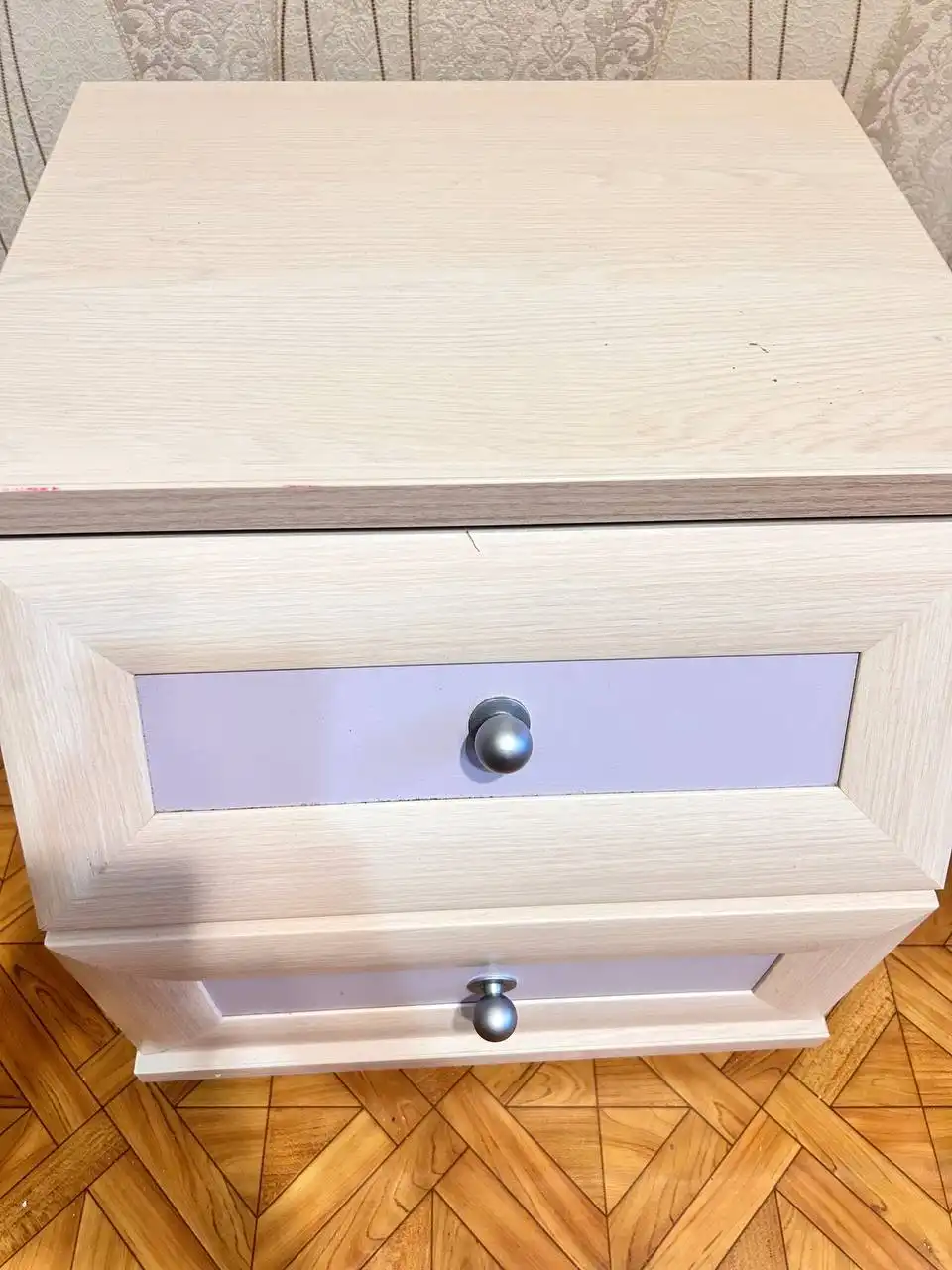 Тумбочка из качественного материала