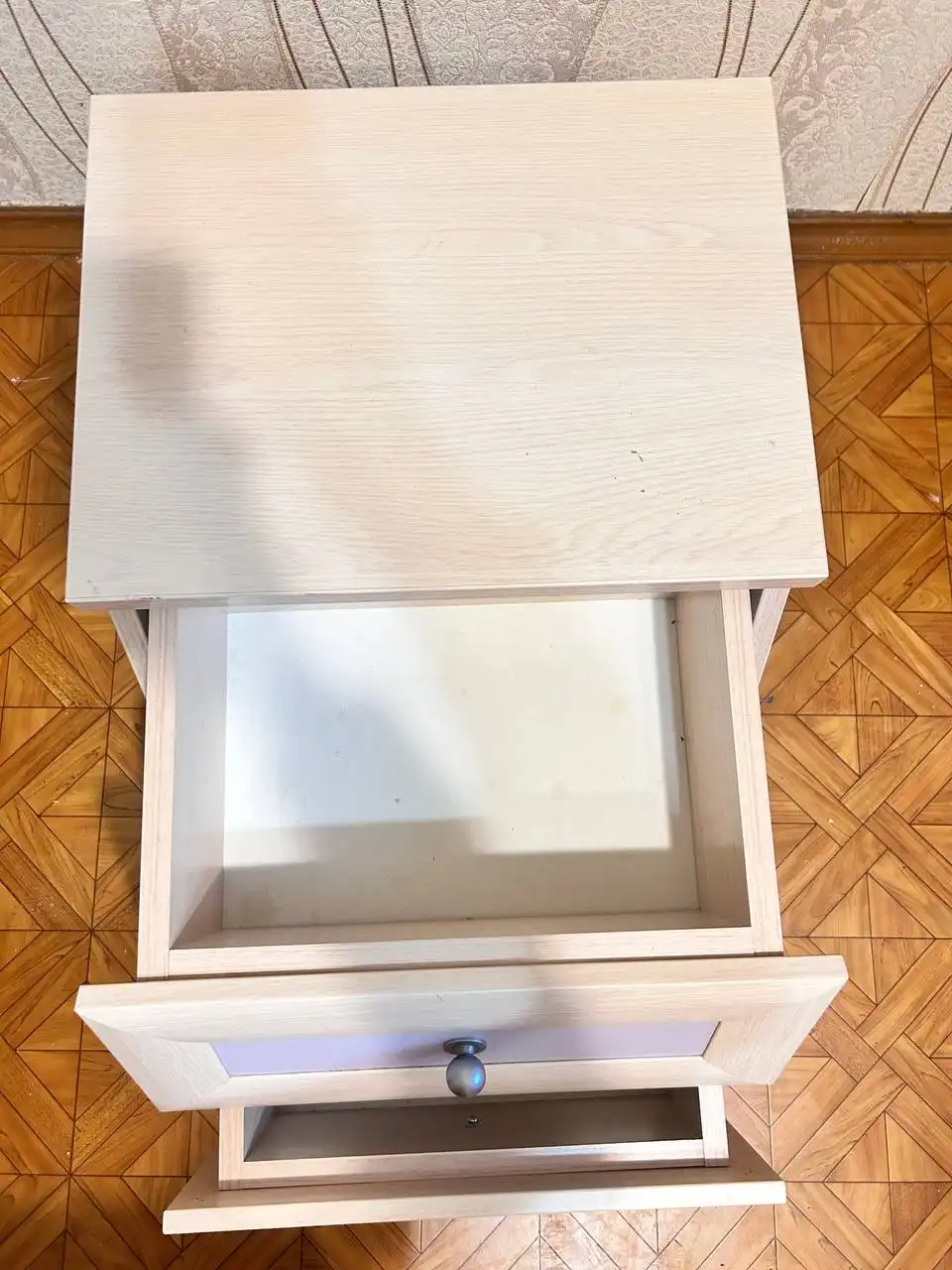 Тумбочка из качественного материала