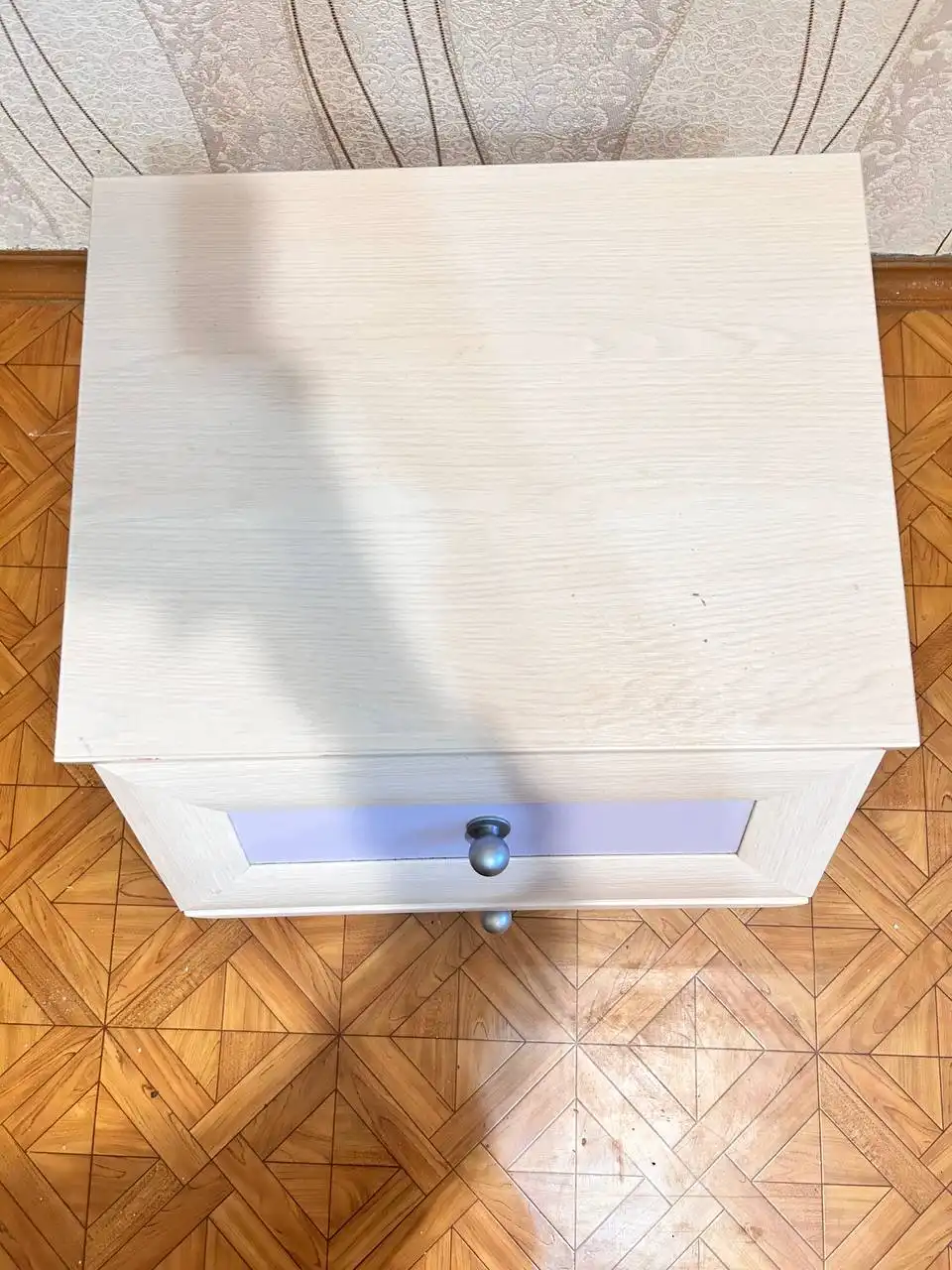 Тумбочка из качественного материала