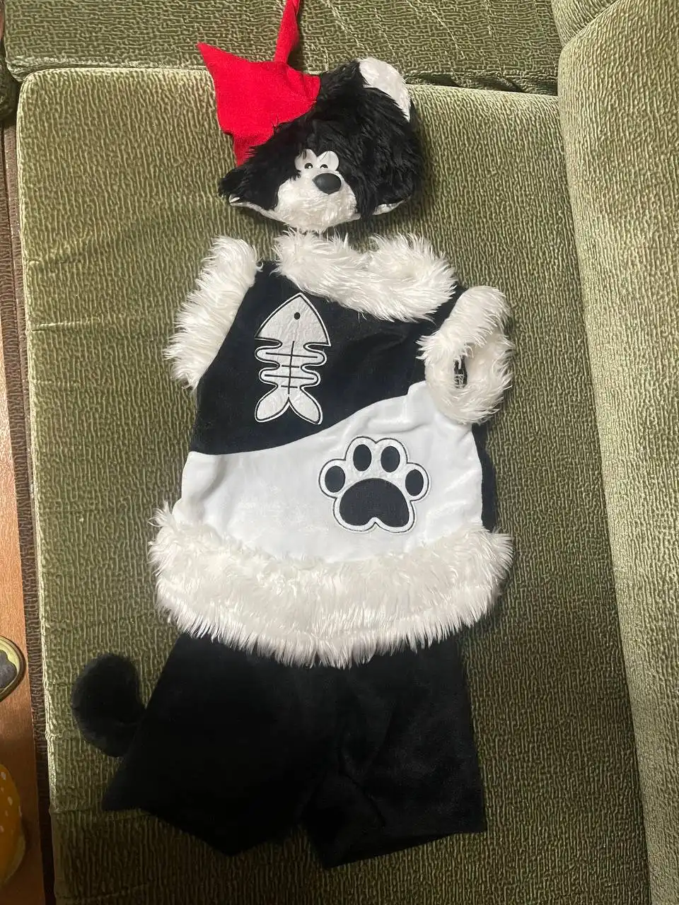 Новогодние костюмы: кот пират, еж, кузнечик