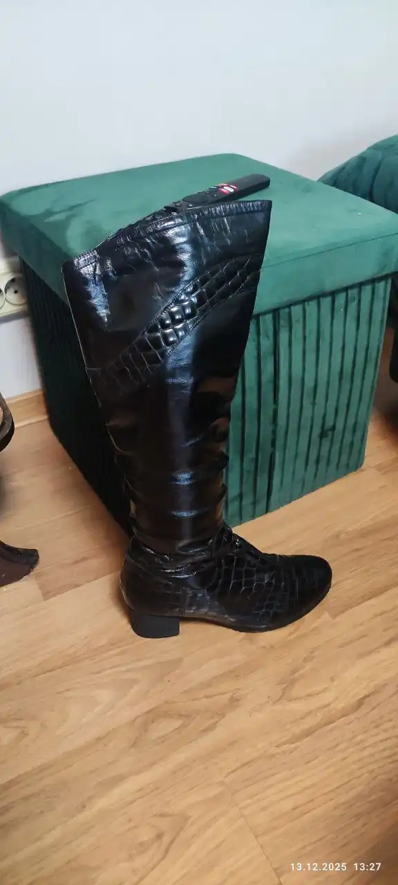 Женские сапоги 37 размера из кожи с натуральной овчиной