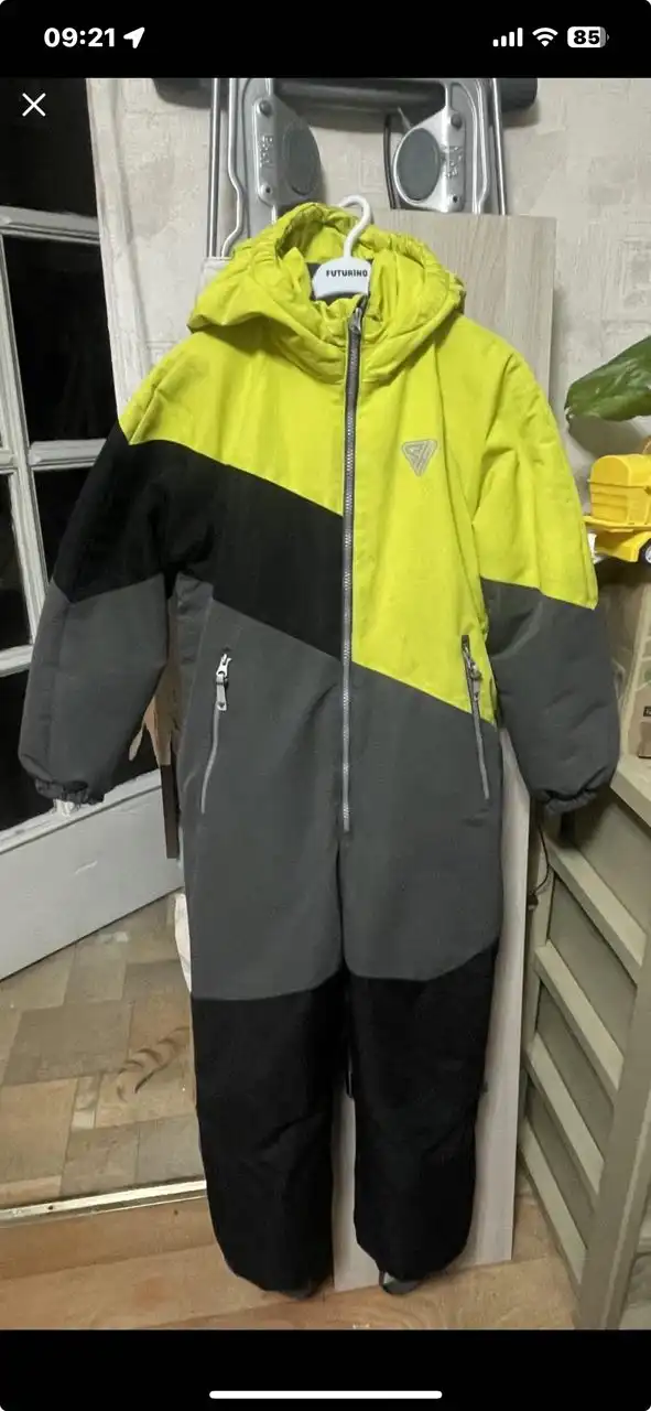 Детский комбинезон 128-134 с дутиками и шапками