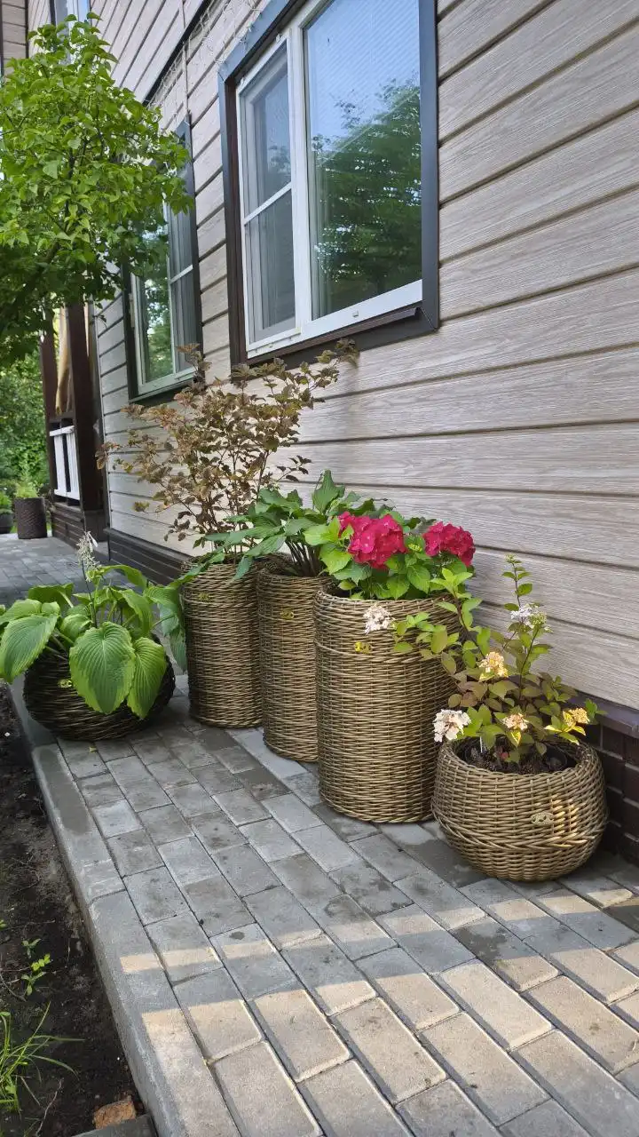 Плетение кашпо из полиротанга для растений