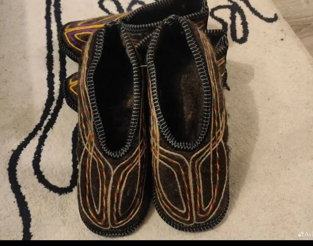 Продажа тапочек Чуни ручной работы из натуральной овечьей шерсти